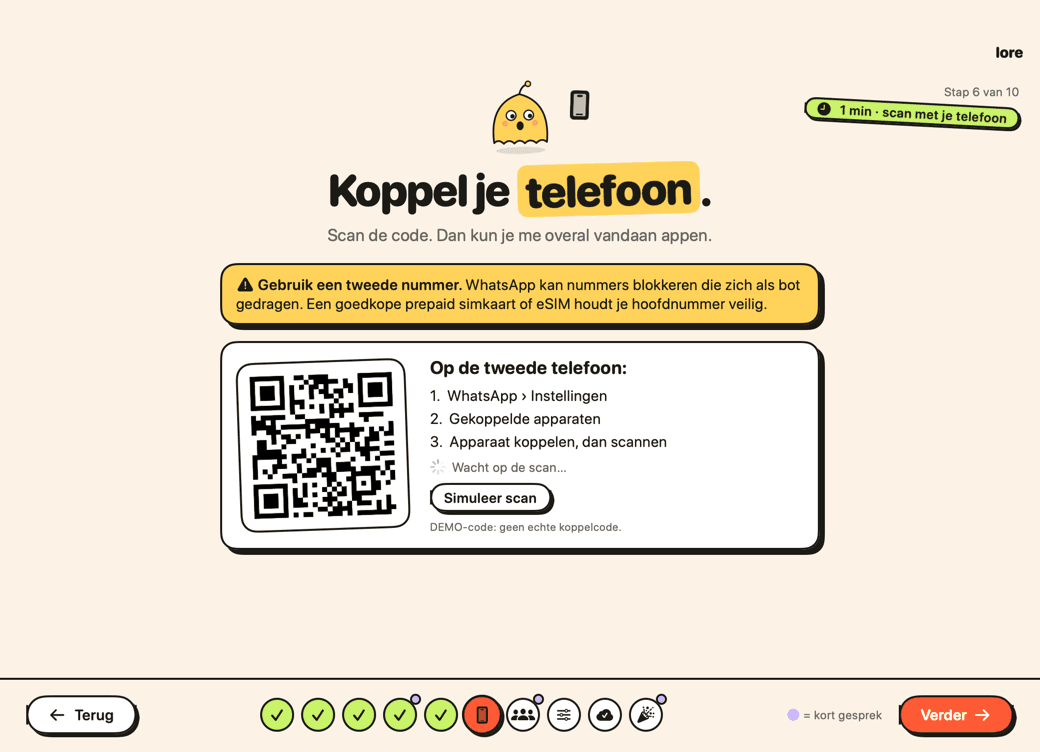 De telefoonstap van Lore: een waarschuwing om een tweede nummer te gebruiken, en een QR-code om WhatsApp te koppelen.
